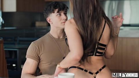 Yalangoch Vita Grebnevaning fotosuratlari